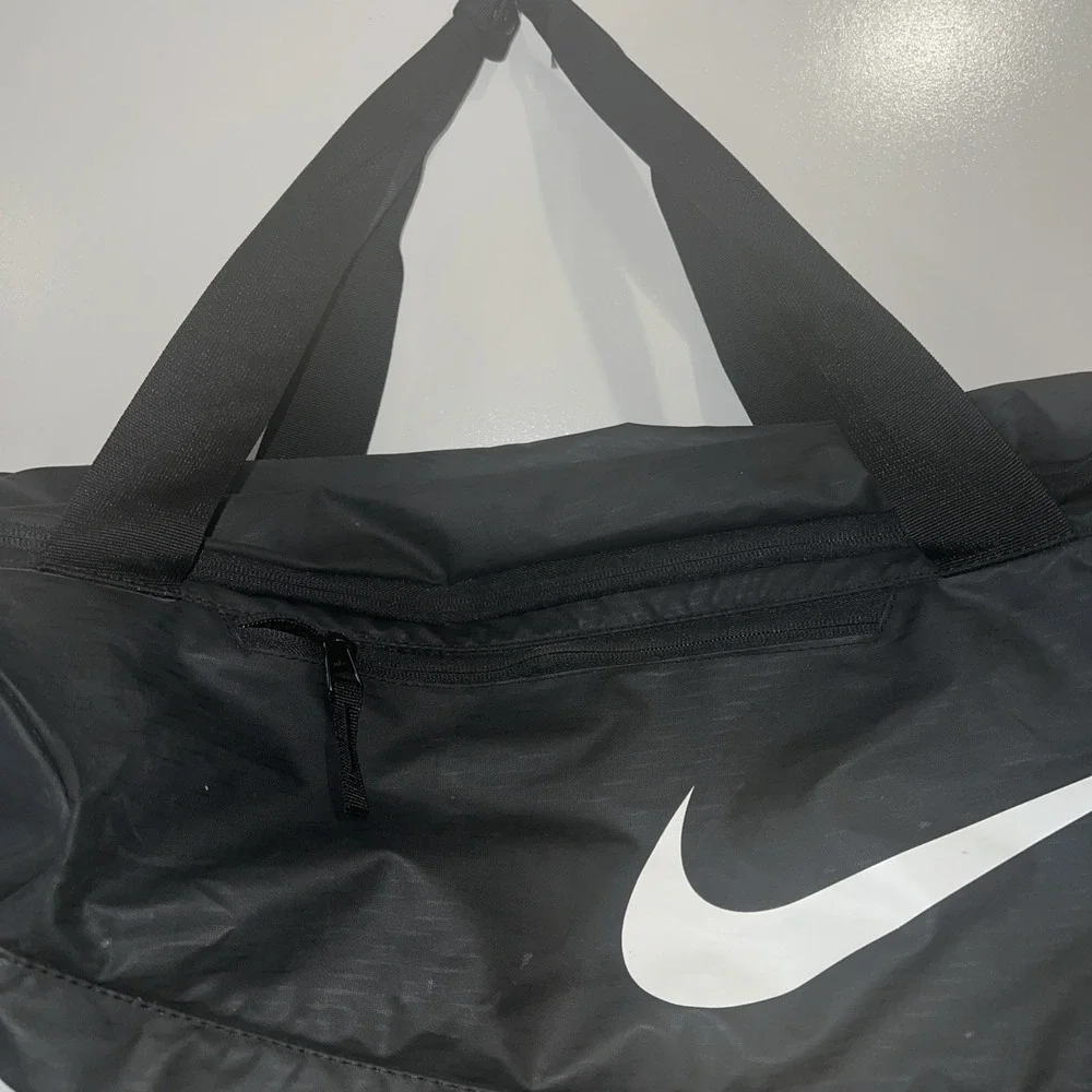 NIKE Training Duffel Bag Black Swoosh 21 x 12 x11 Mulitple Pockets Dual Handles